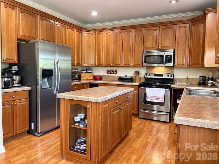 1046 Edgemont Terrace, Morganton, NC 28655.  MLS# CAR4424386, YatesRealty ID 50766. 