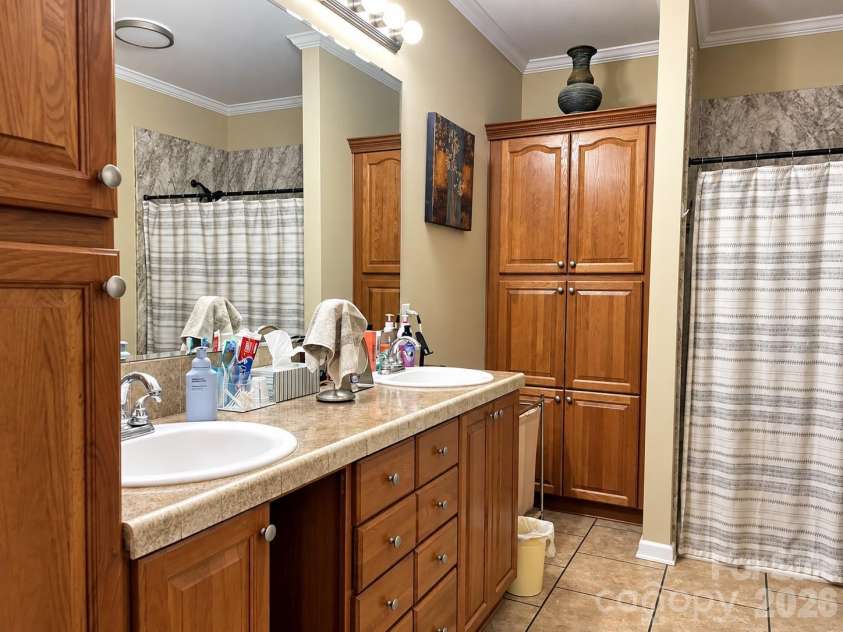 1046 Edgemont Terrace, Morganton, NC 28655.  MLS# CAR4424386, YatesRealty ID 50766. 
