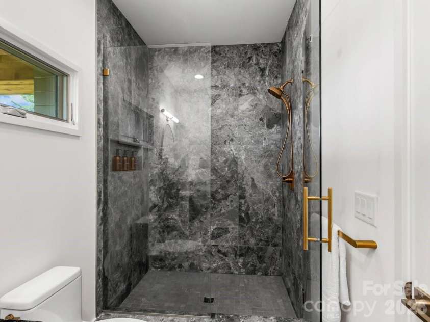 98 Running Ridge Road, Asheville, NC 28804.  MLS# CAR4423153, YatesRealty ID 50767. 