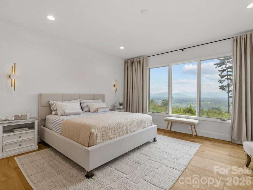 98 Running Ridge Road, Asheville, NC 28804.  MLS# CAR4423153, YatesRealty ID 50767. Primary Suite.