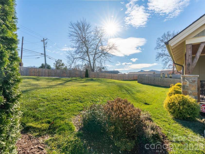 6 Starwood Valley Trail, Arden, NC 28704.  MLS# CAR4424427, YatesRealty ID 50768. 