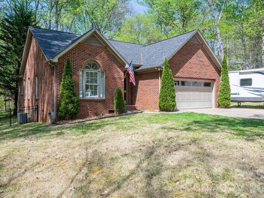 335 Cape Breton Trail, Gastonia, NC 28056.  MLS# CAR4366338, YatesRealty ID 50769. 