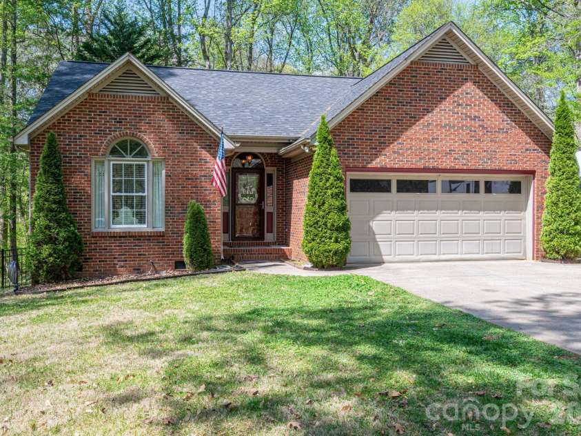 335 Cape Breton Trail, Gastonia, NC 28056.  MLS# CAR4366338, YatesRealty ID 50769. 