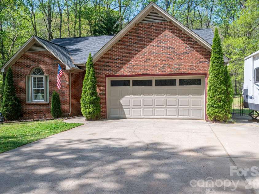 335 Cape Breton Trail, Gastonia, NC 28056.  MLS# CAR4366338, YatesRealty ID 50769. 
