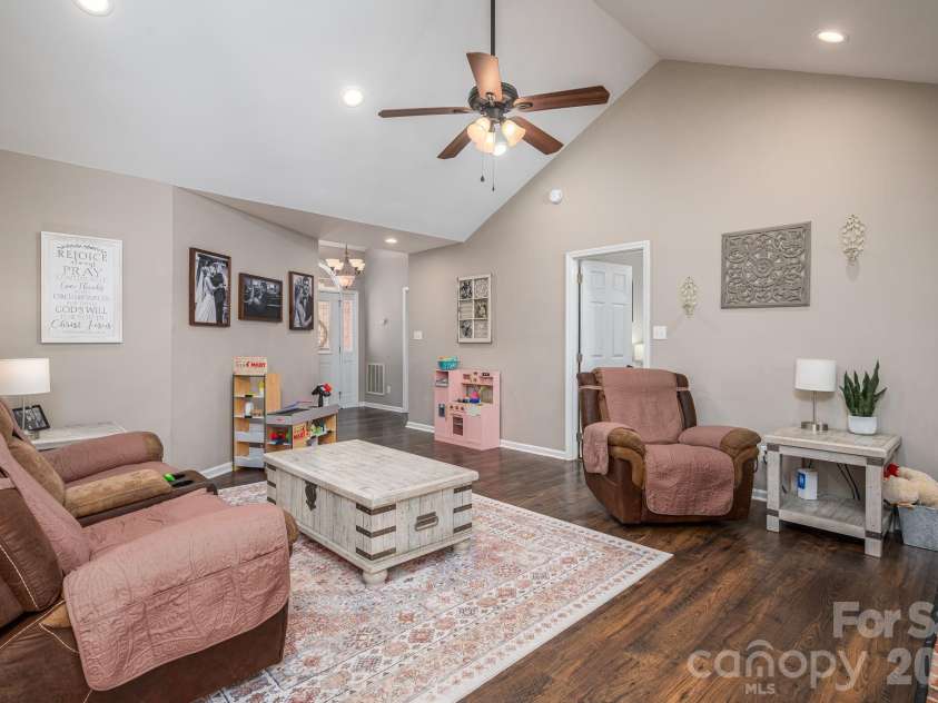 335 Cape Breton Trail, Gastonia, NC 28056.  MLS# CAR4366338, YatesRealty ID 50769. 