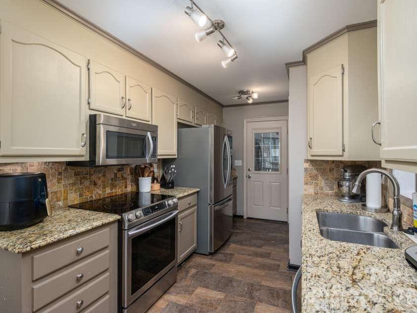 335 Cape Breton Trail, Gastonia, NC 28056.  MLS# CAR4366338, YatesRealty ID 50769. 