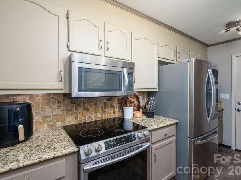 335 Cape Breton Trail, Gastonia, NC 28056.  MLS# CAR4366338, YatesRealty ID 50769. 