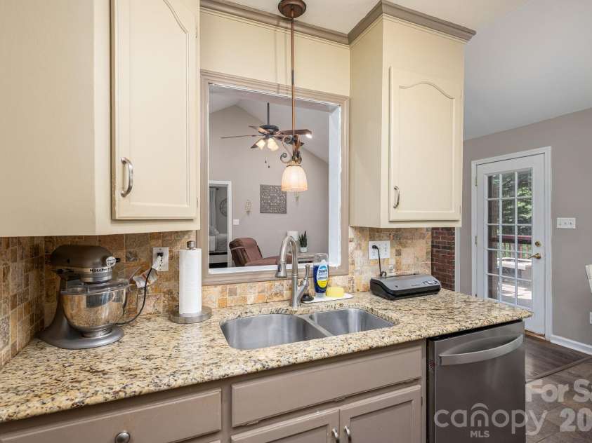 335 Cape Breton Trail, Gastonia, NC 28056.  MLS# CAR4366338, YatesRealty ID 50769. 