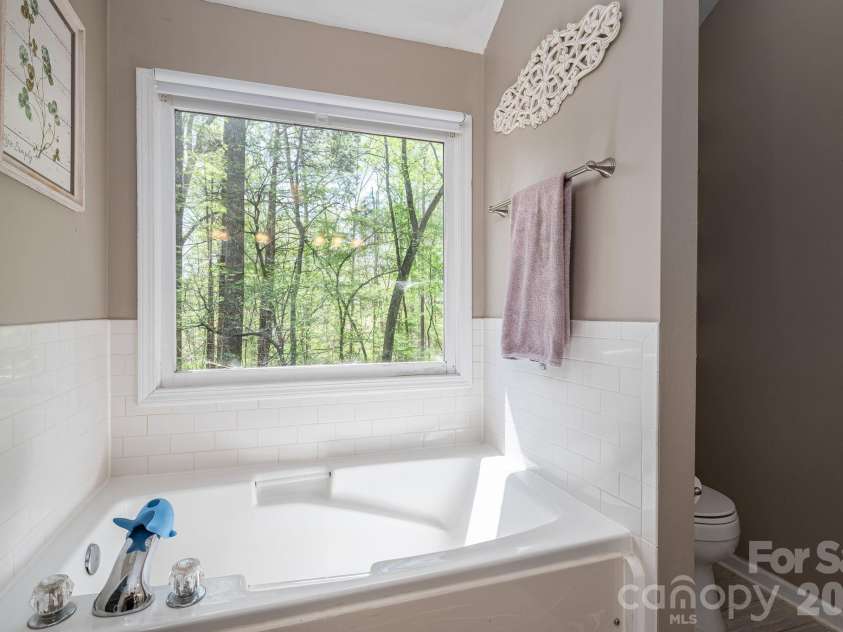 335 Cape Breton Trail, Gastonia, NC 28056.  MLS# CAR4366338, YatesRealty ID 50769. 
