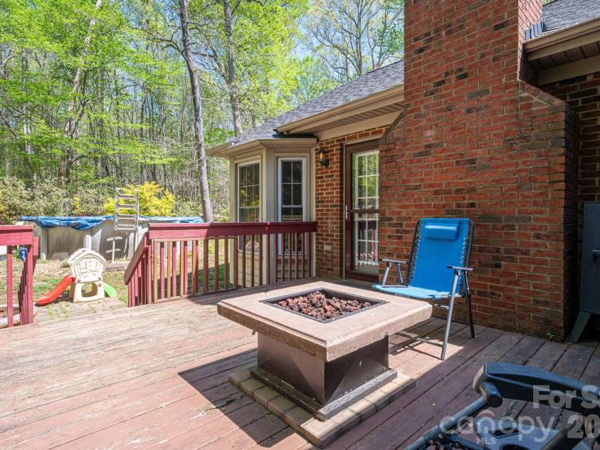335 Cape Breton Trail, Gastonia, NC 28056.  MLS# CAR4366338, YatesRealty ID 50769. 