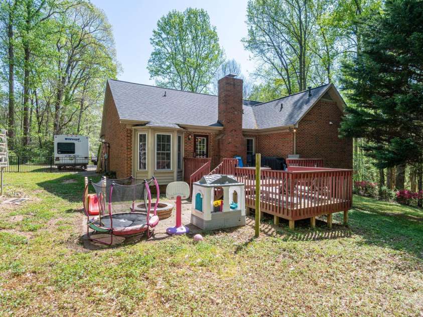 335 Cape Breton Trail, Gastonia, NC 28056.  MLS# CAR4366338, YatesRealty ID 50769. 