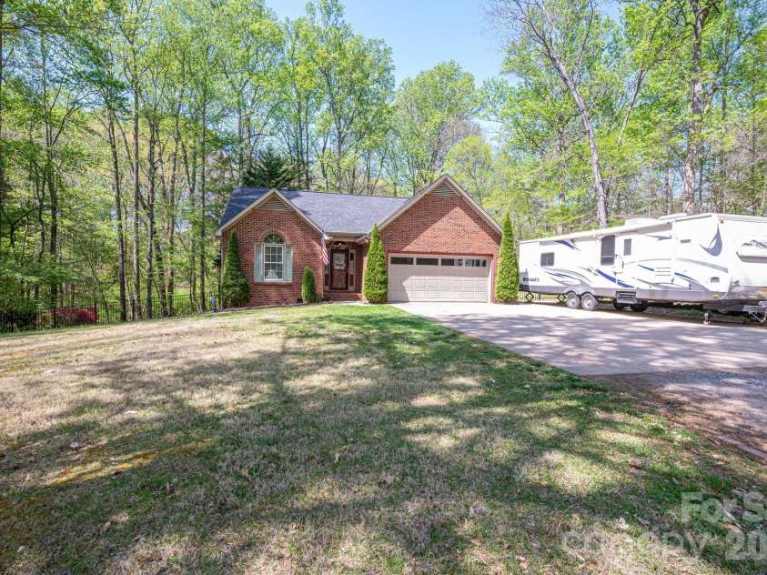 335 Cape Breton Trail, Gastonia, NC 28056.  MLS# CAR4366338, YatesRealty ID 50769. 