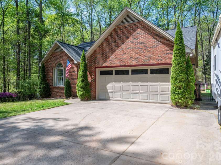 335 Cape Breton Trail, Gastonia, NC 28056.  MLS# CAR4366338, YatesRealty ID 50769. 