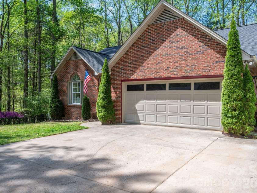 335 Cape Breton Trail, Gastonia, NC 28056.  MLS# CAR4366338, YatesRealty ID 50769. 