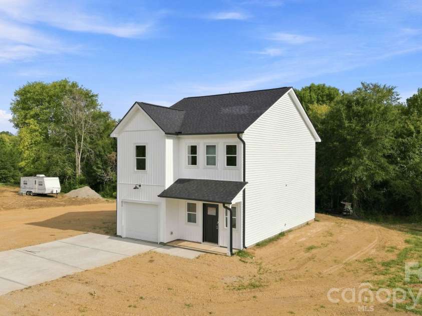 673 Hazel Blakeney Road, Pageland, SC 29728.  MLS# CAR4424355, YatesRealty ID 50773. 