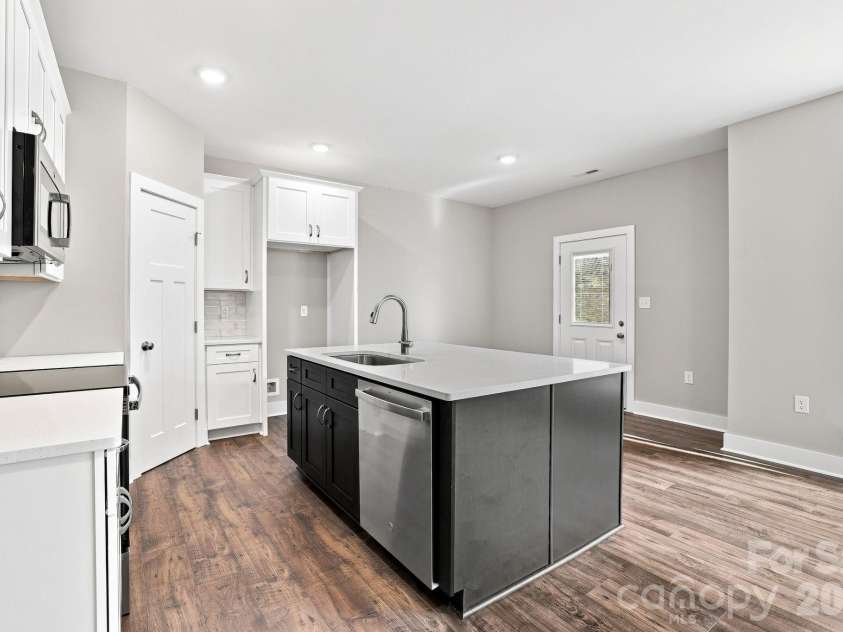 673 Hazel Blakeney Road, Pageland, SC 29728.  MLS# CAR4424355, YatesRealty ID 50773. 