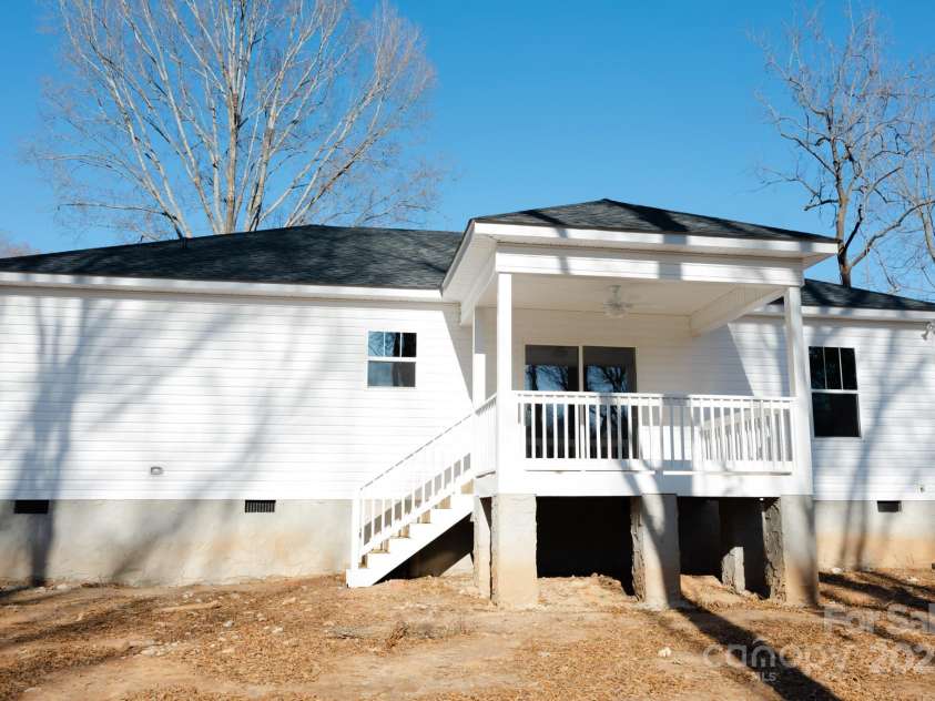 27 Maiden Lane, York, SC 29745.  MLS# CAR4326416, YatesRealty ID 50774. 