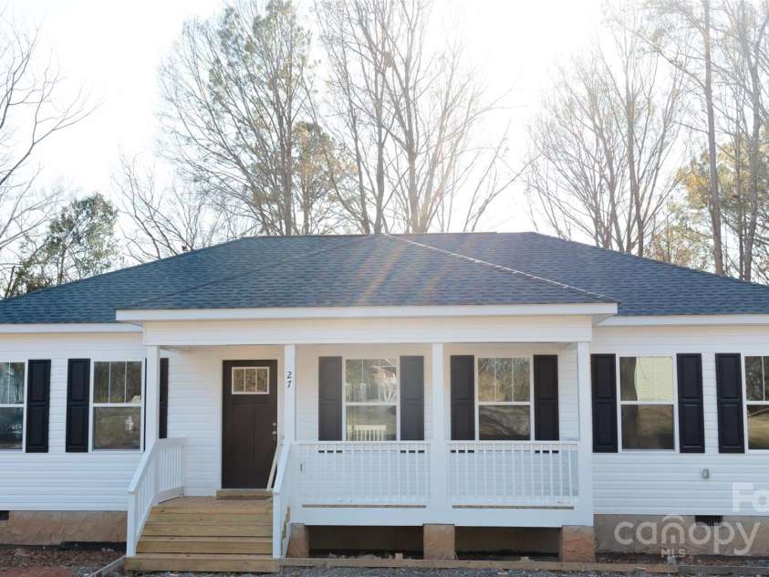 27 Maiden Lane, York, SC 29745.  MLS# CAR4326416, YatesRealty ID 50774. 