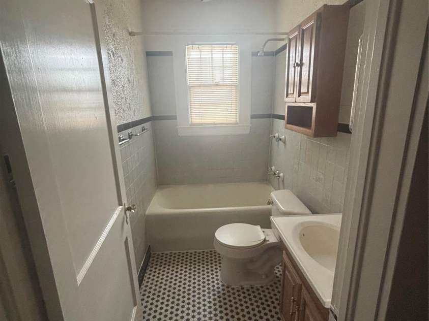 2400 Patterson Avenue, Winston Salem, NC 27105.  MLS# CAR4424454, YatesRealty ID 50777. 