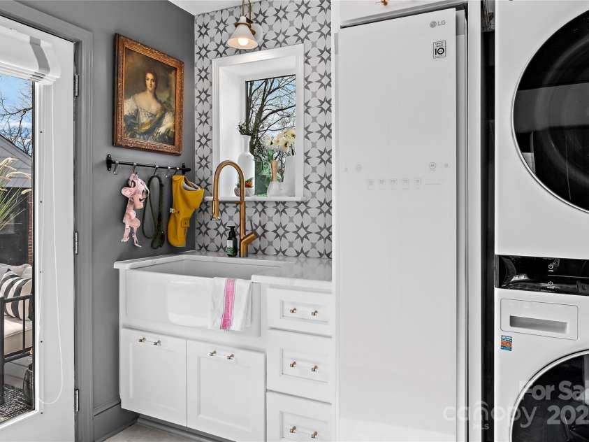 2020 Academy Street, Winston Salem, NC 27103.  MLS# CAR4223435, YatesRealty ID 5078. 