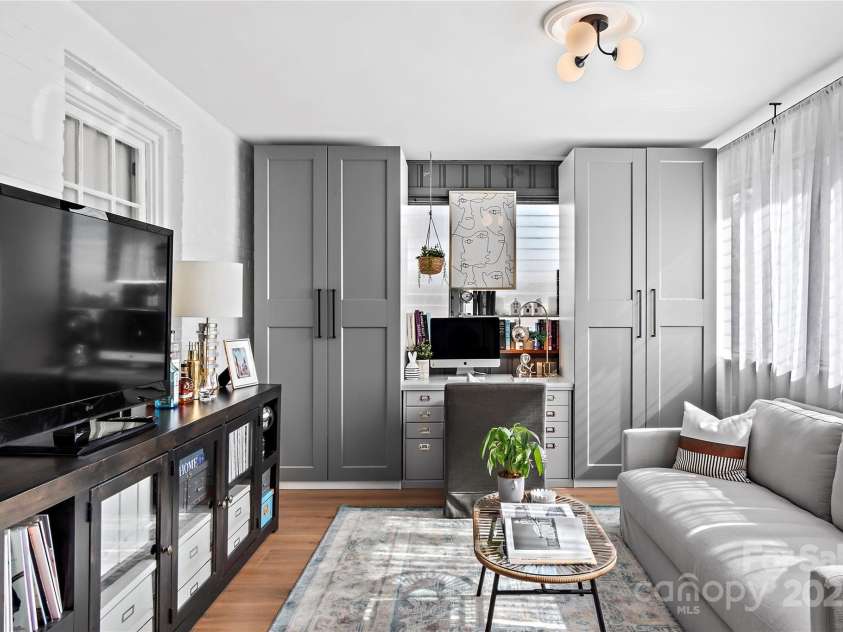 2020 Academy Street, Winston Salem, NC 27103.  MLS# CAR4223435, YatesRealty ID 5078. 