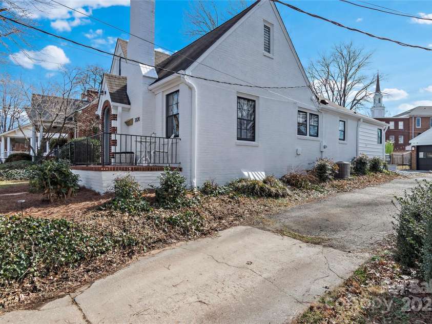 2020 Academy Street, Winston Salem, NC 27103.  MLS# CAR4223435, YatesRealty ID 5078. 