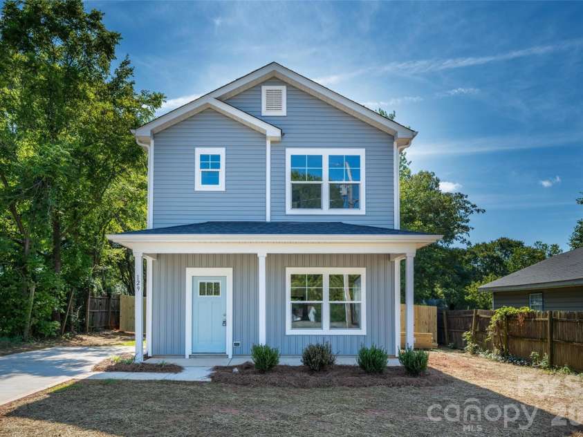 129 Broom Street, Statesville, NC 28677.  MLS# CAR4423629, YatesRealty ID 50780. 