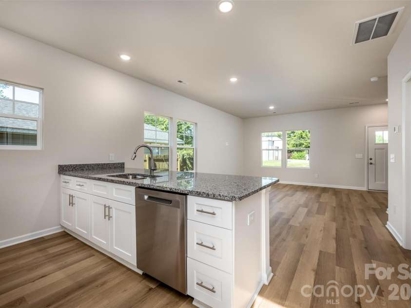 129 Broom Street, Statesville, NC 28677.  MLS# CAR4423629, YatesRealty ID 50780. 