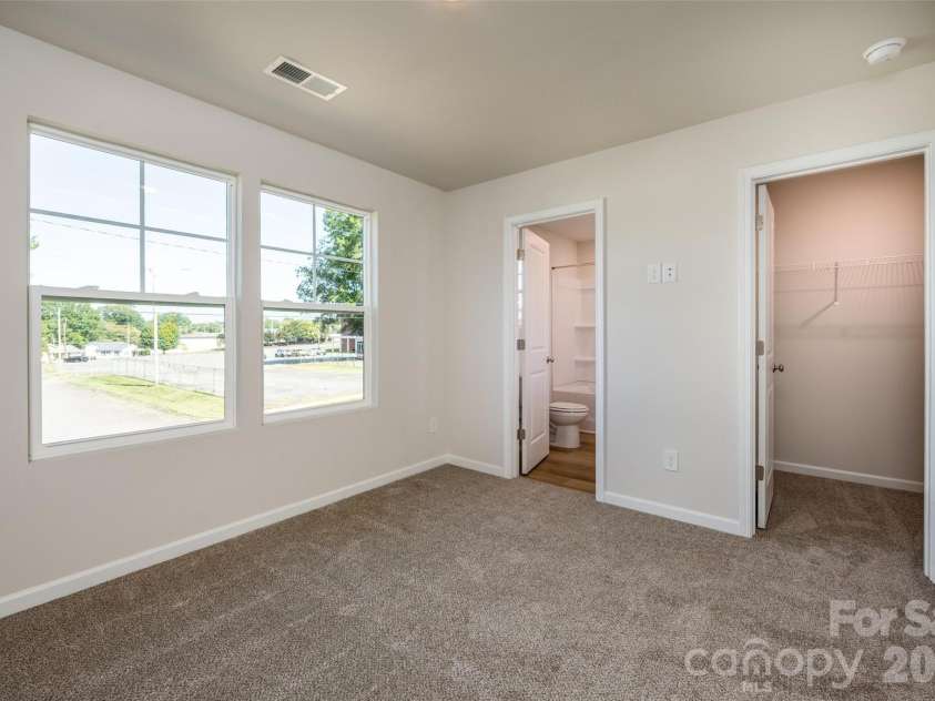 129 Broom Street, Statesville, NC 28677.  MLS# CAR4423629, YatesRealty ID 50780. 