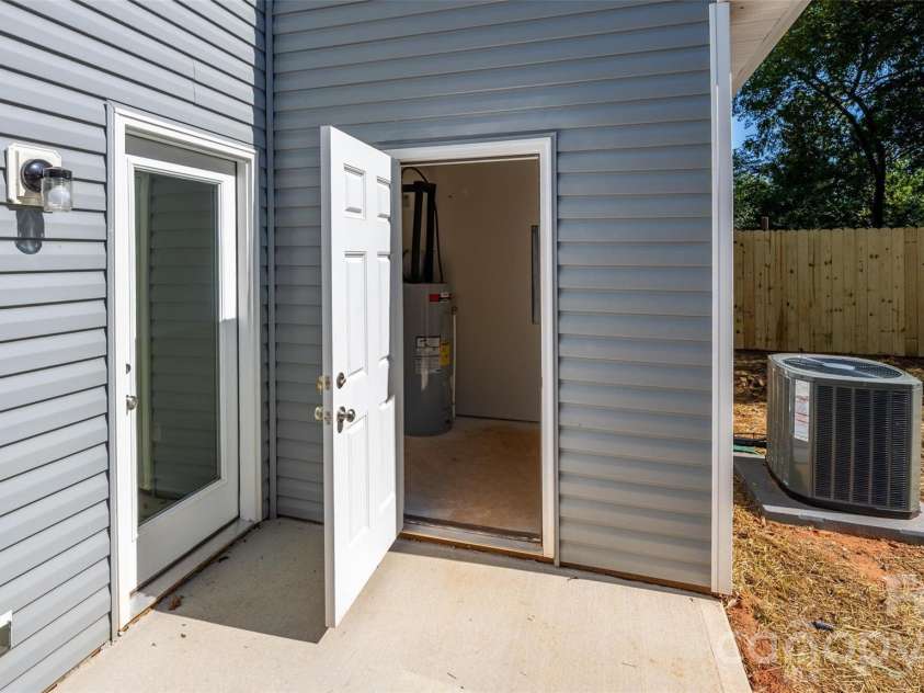 129 Broom Street, Statesville, NC 28677.  MLS# CAR4423629, YatesRealty ID 50780. 