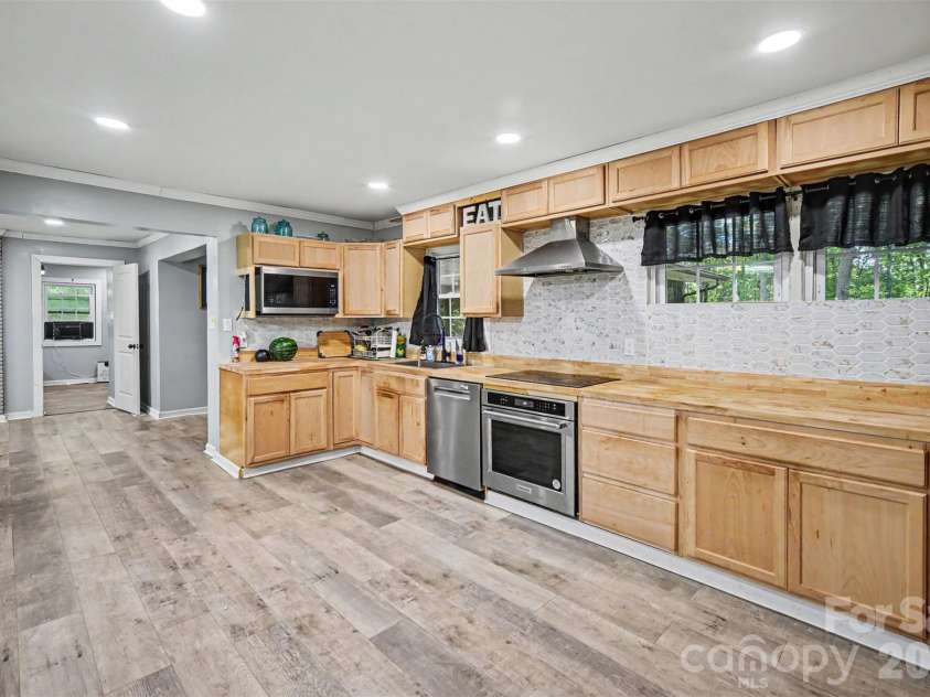 2681 University Drive, Lancaster, SC 29720.  MLS# CAR4424448, YatesRealty ID 50784. 