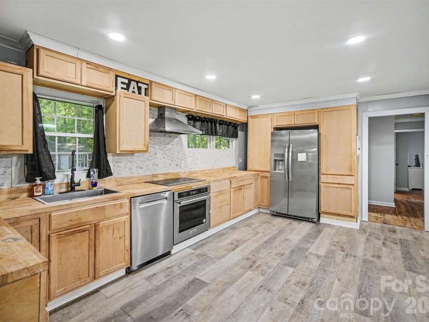 2681 University Drive, Lancaster, SC 29720.  MLS# CAR4424448, YatesRealty ID 50784. 