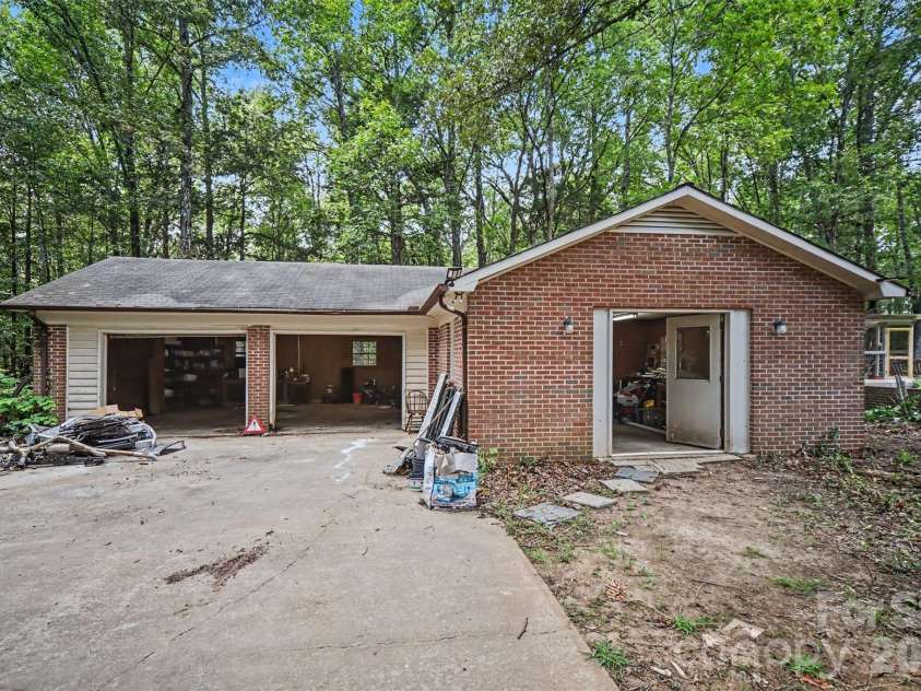 2681 University Drive, Lancaster, SC 29720.  MLS# CAR4424448, YatesRealty ID 50784. 