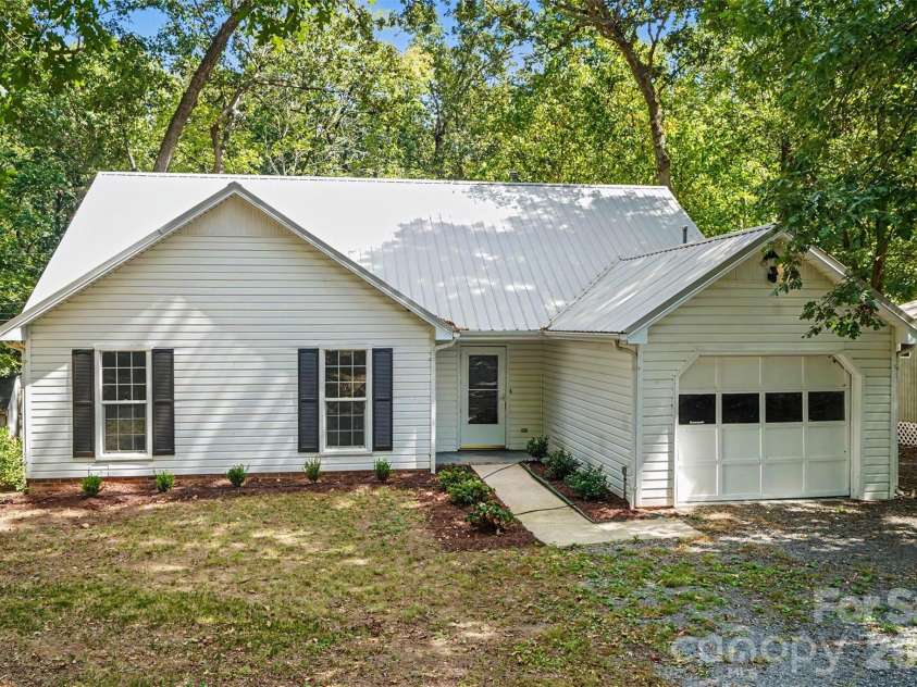 2711 Bob White Circle, Wingate, NC 28174.  MLS# CAR4383381, YatesRealty ID 50785. 