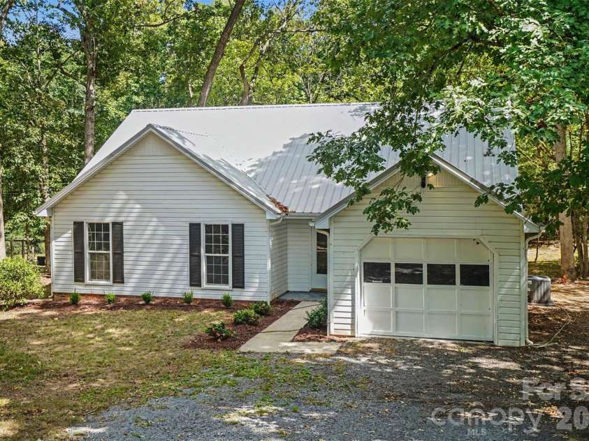 2711 Bob White Circle, Wingate, NC 28174.  MLS# CAR4383381, YatesRealty ID 50785. 