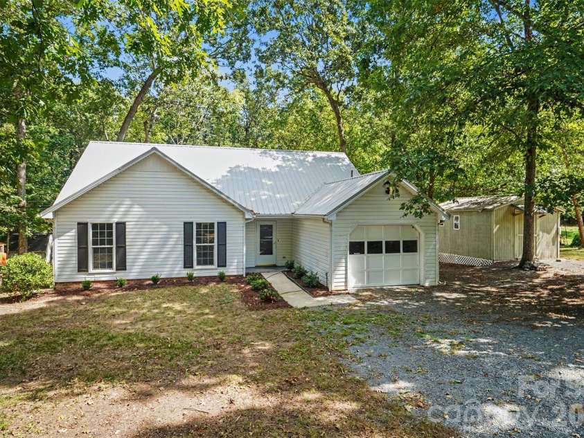 2711 Bob White Circle, Wingate, NC 28174.  MLS# CAR4383381, YatesRealty ID 50785. 