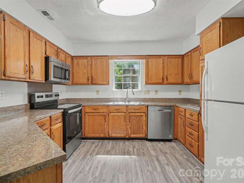 2711 Bob White Circle, Wingate, NC 28174.  MLS# CAR4383381, YatesRealty ID 50785. Kitchen