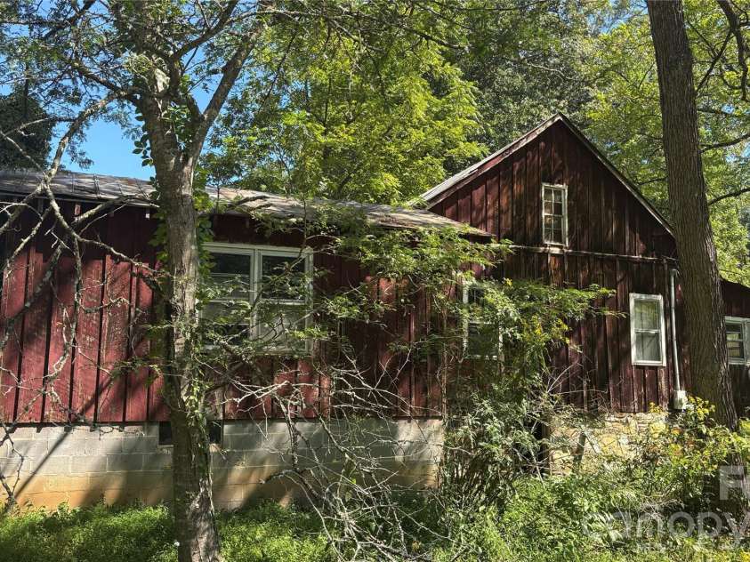 188 Velvis Hollifield Road, Spruce Pine, NC 28777.  MLS# CAR4423073, YatesRealty ID 50787. 