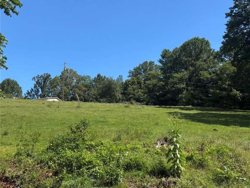 188 Velvis Hollifield Road, Spruce Pine, NC 28777.  MLS# CAR4423073, YatesRealty ID 50787. 