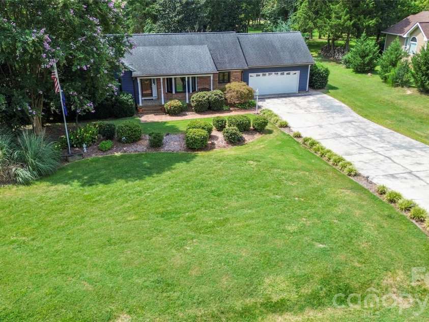 127 Fairway Drive, Mooresville, NC 28117.  MLS# CAR4420861, YatesRealty ID 50792. 