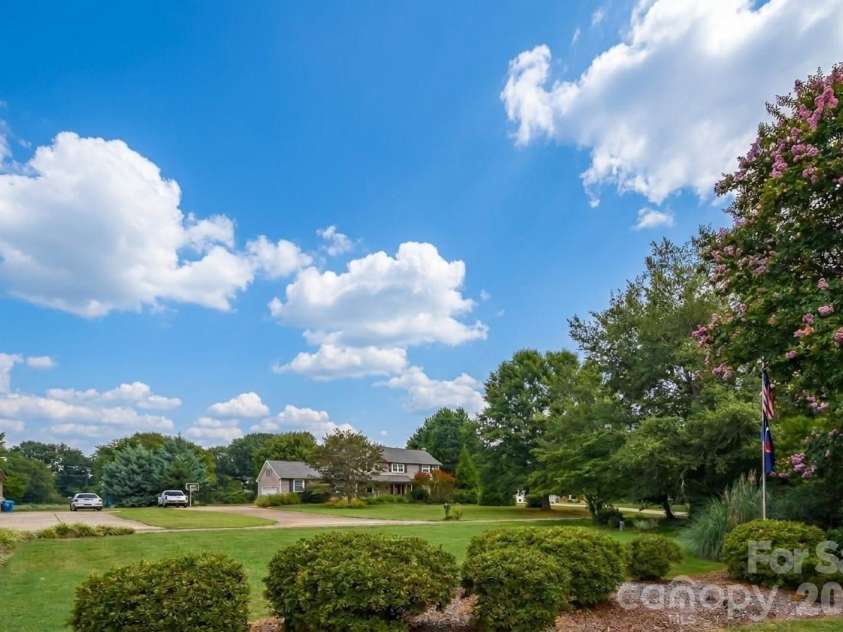 127 Fairway Drive, Mooresville, NC 28117.  MLS# CAR4420861, YatesRealty ID 50792. 