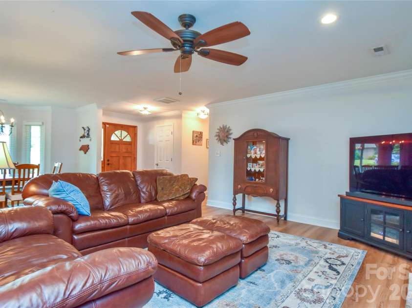 127 Fairway Drive, Mooresville, NC 28117.  MLS# CAR4420861, YatesRealty ID 50792. 