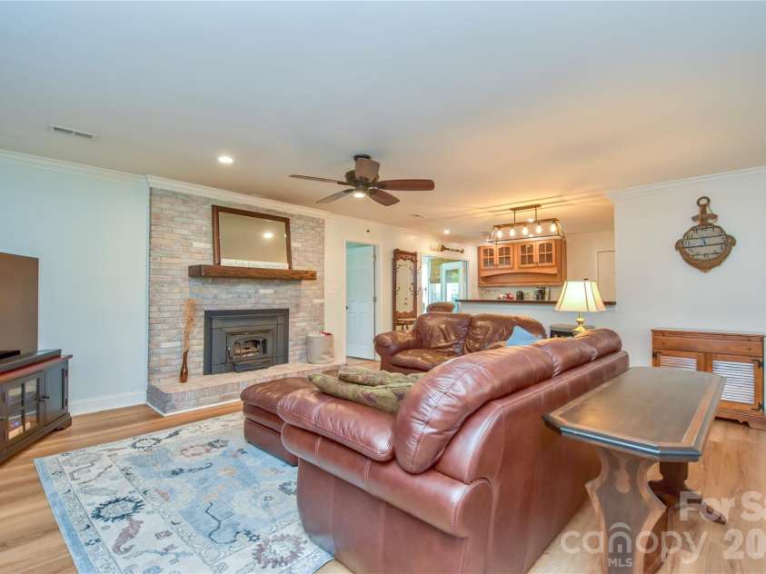 127 Fairway Drive, Mooresville, NC 28117.  MLS# CAR4420861, YatesRealty ID 50792. 