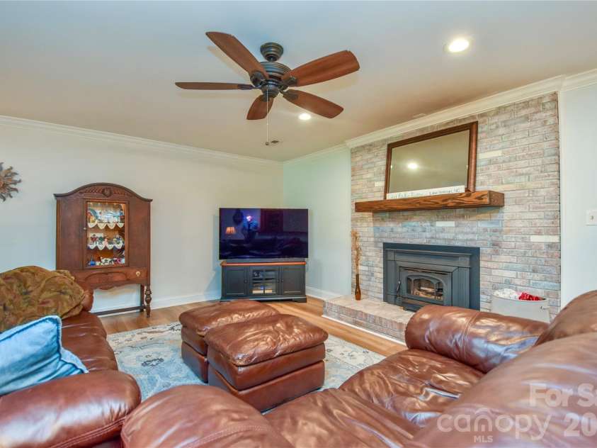 127 Fairway Drive, Mooresville, NC 28117.  MLS# CAR4420861, YatesRealty ID 50792. 