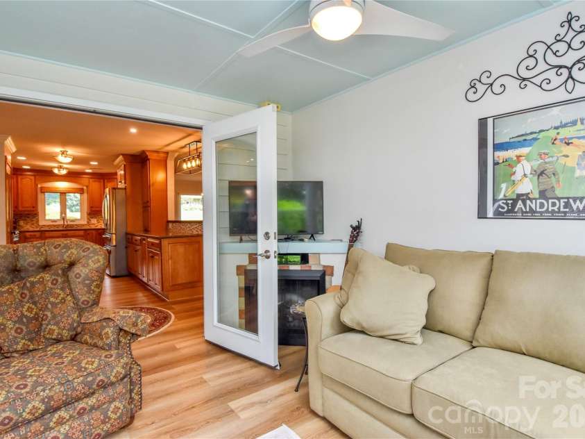 127 Fairway Drive, Mooresville, NC 28117.  MLS# CAR4420861, YatesRealty ID 50792. 