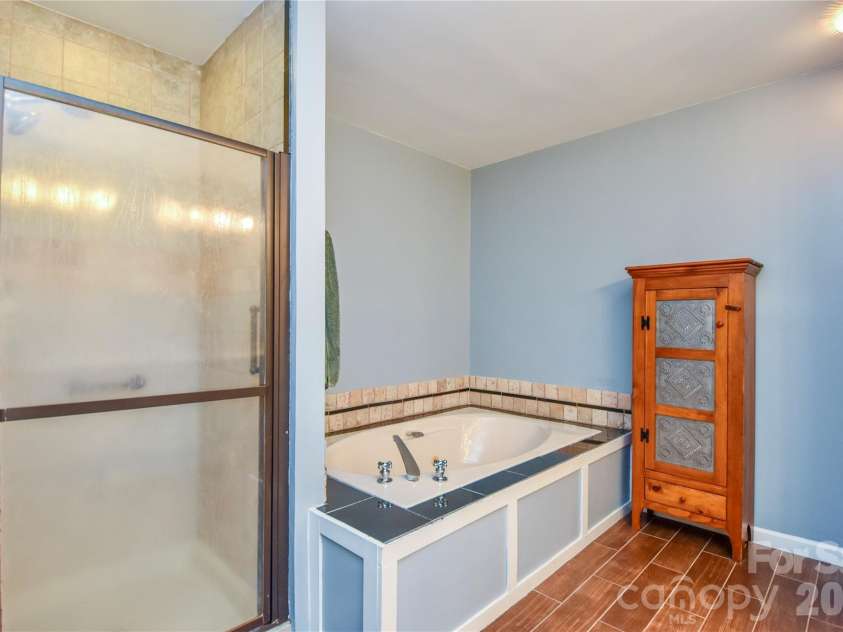 127 Fairway Drive, Mooresville, NC 28117.  MLS# CAR4420861, YatesRealty ID 50792. 