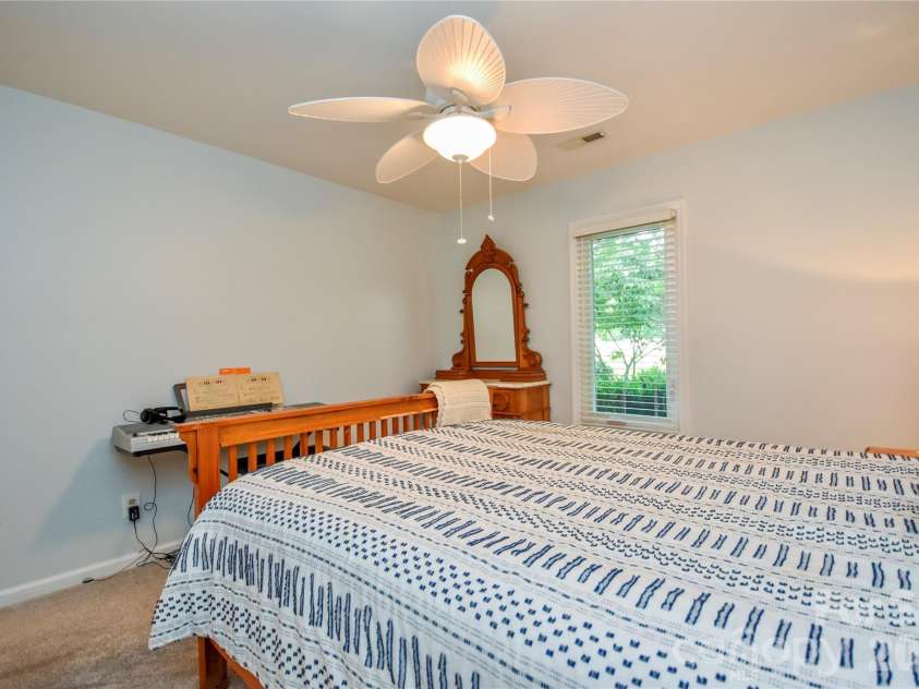 127 Fairway Drive, Mooresville, NC 28117.  MLS# CAR4420861, YatesRealty ID 50792. 