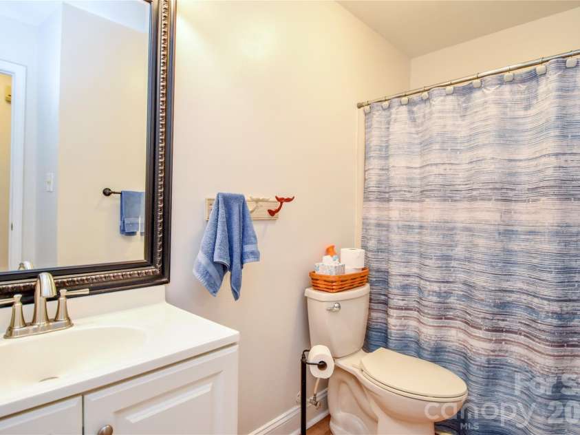 127 Fairway Drive, Mooresville, NC 28117.  MLS# CAR4420861, YatesRealty ID 50792. 