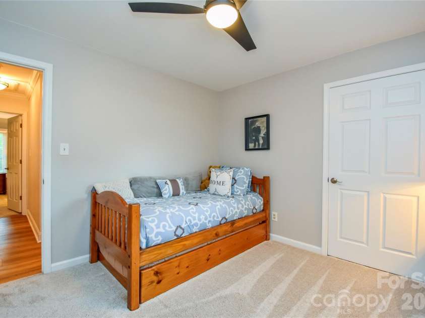 127 Fairway Drive, Mooresville, NC 28117.  MLS# CAR4420861, YatesRealty ID 50792. 