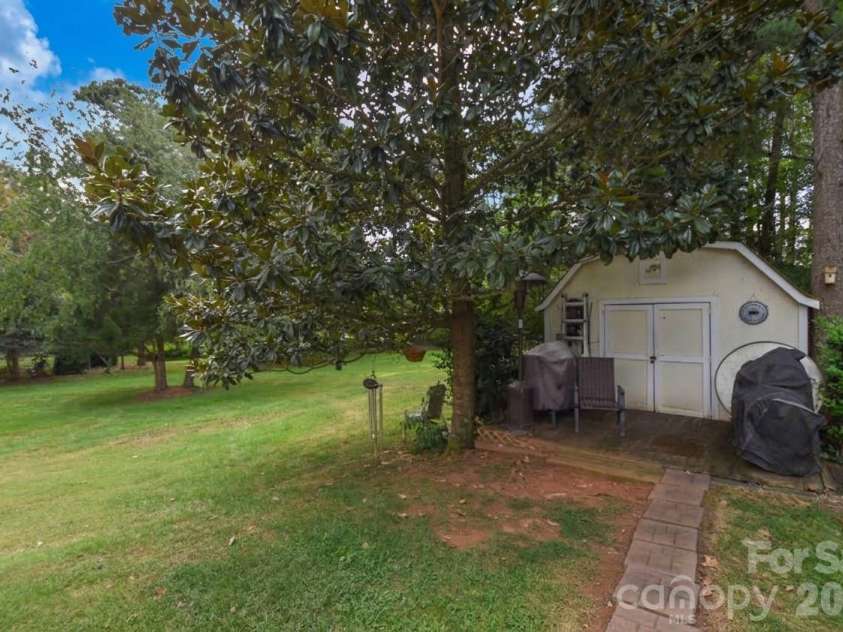 127 Fairway Drive, Mooresville, NC 28117.  MLS# CAR4420861, YatesRealty ID 50792. 